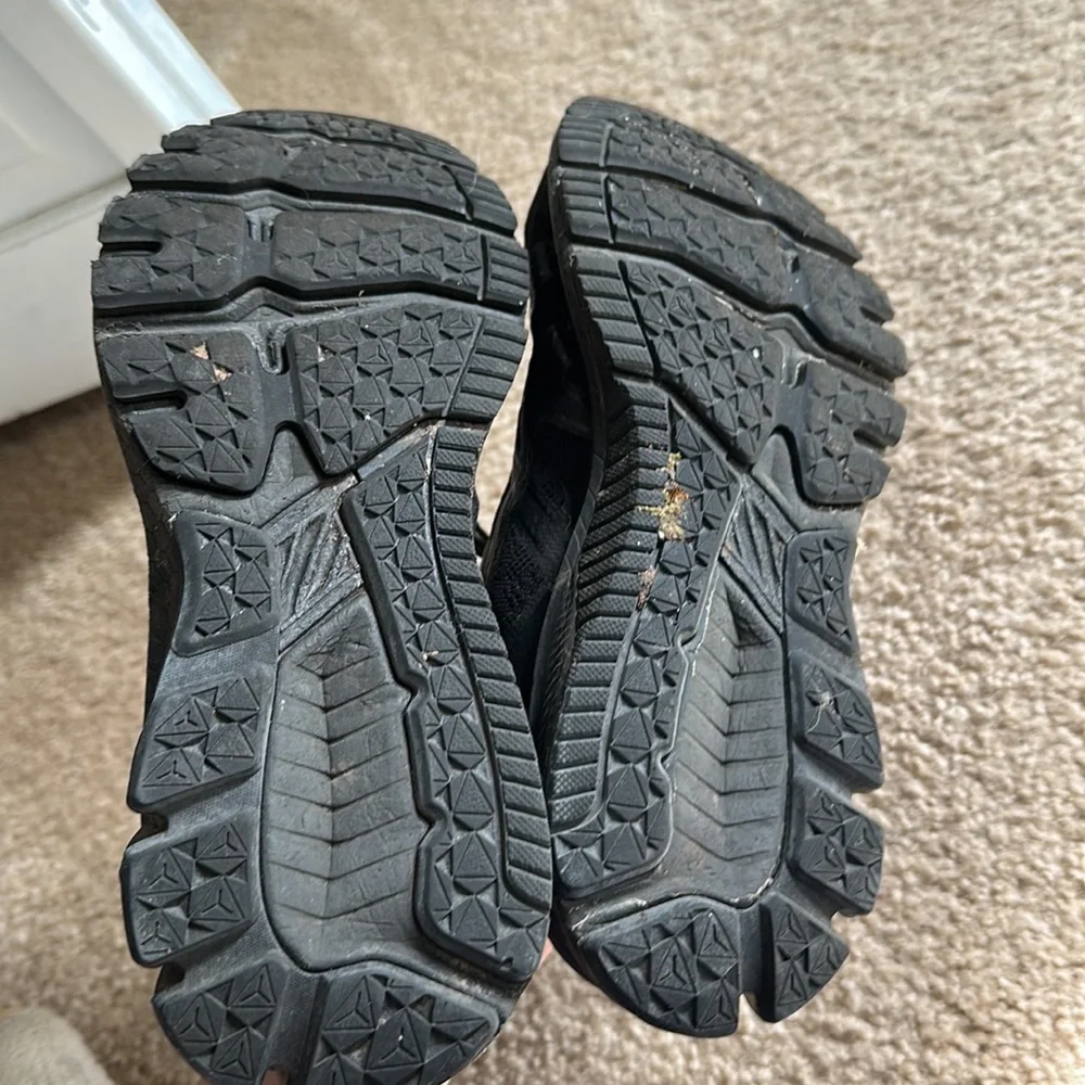 ASICS - Picture 4 of 6